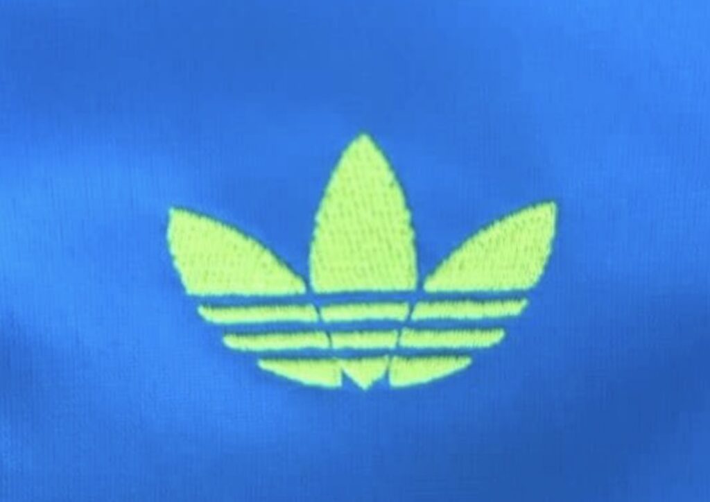 アディダスのトレフォイルロゴの画像