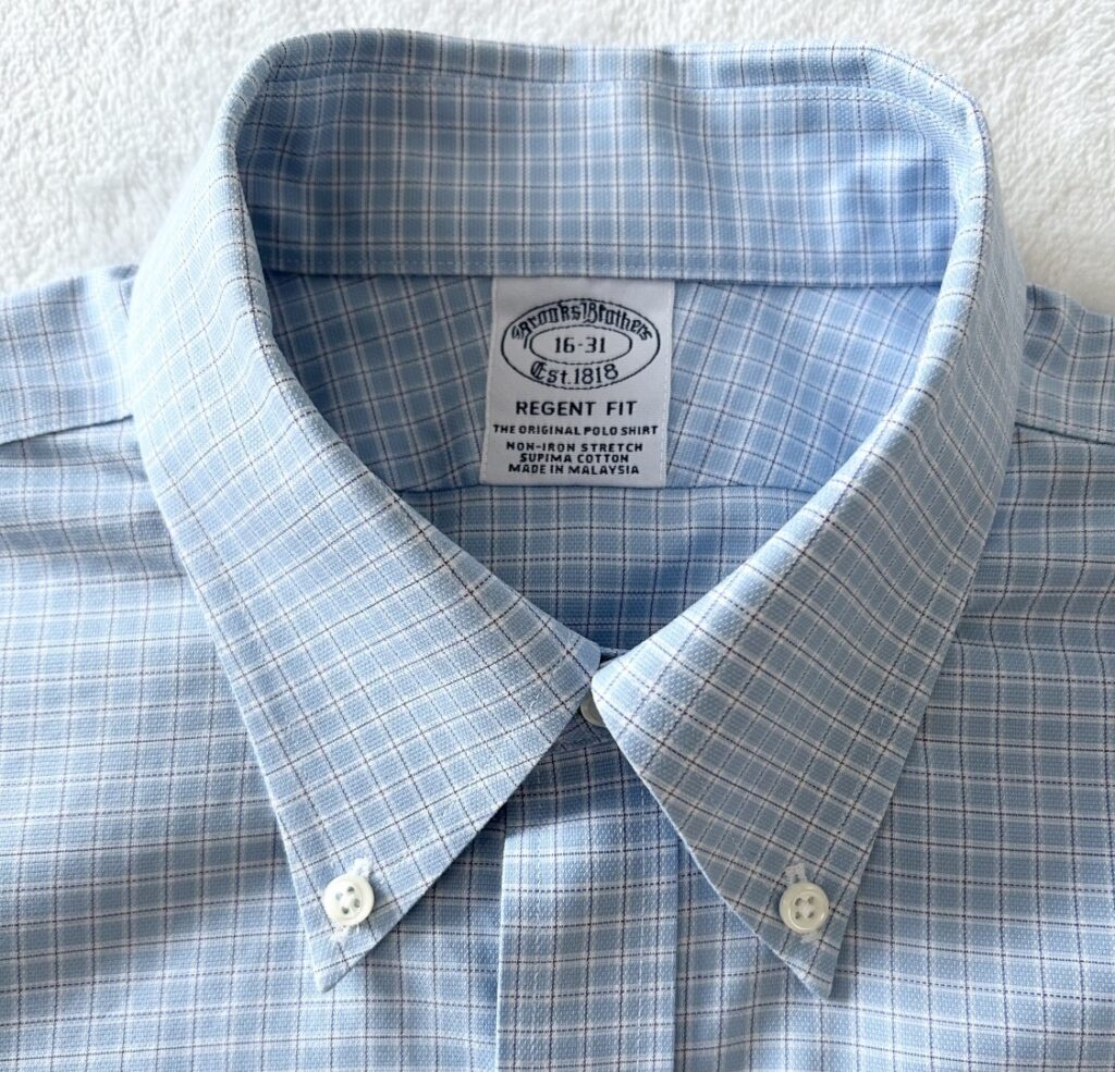 ボタンダウンシャツの襟の画像